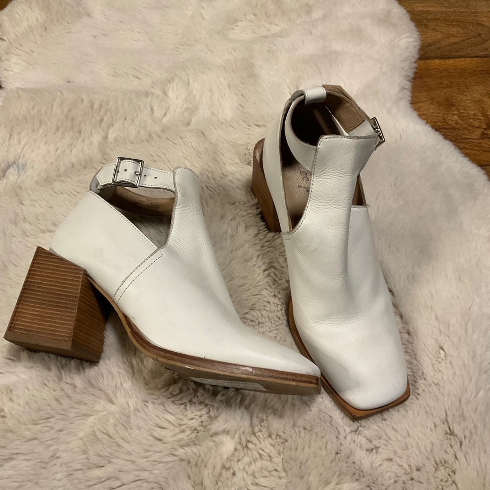 Free People Brady Buckle Boots 38.5 Square Toe Block Heel White Leather Ankle